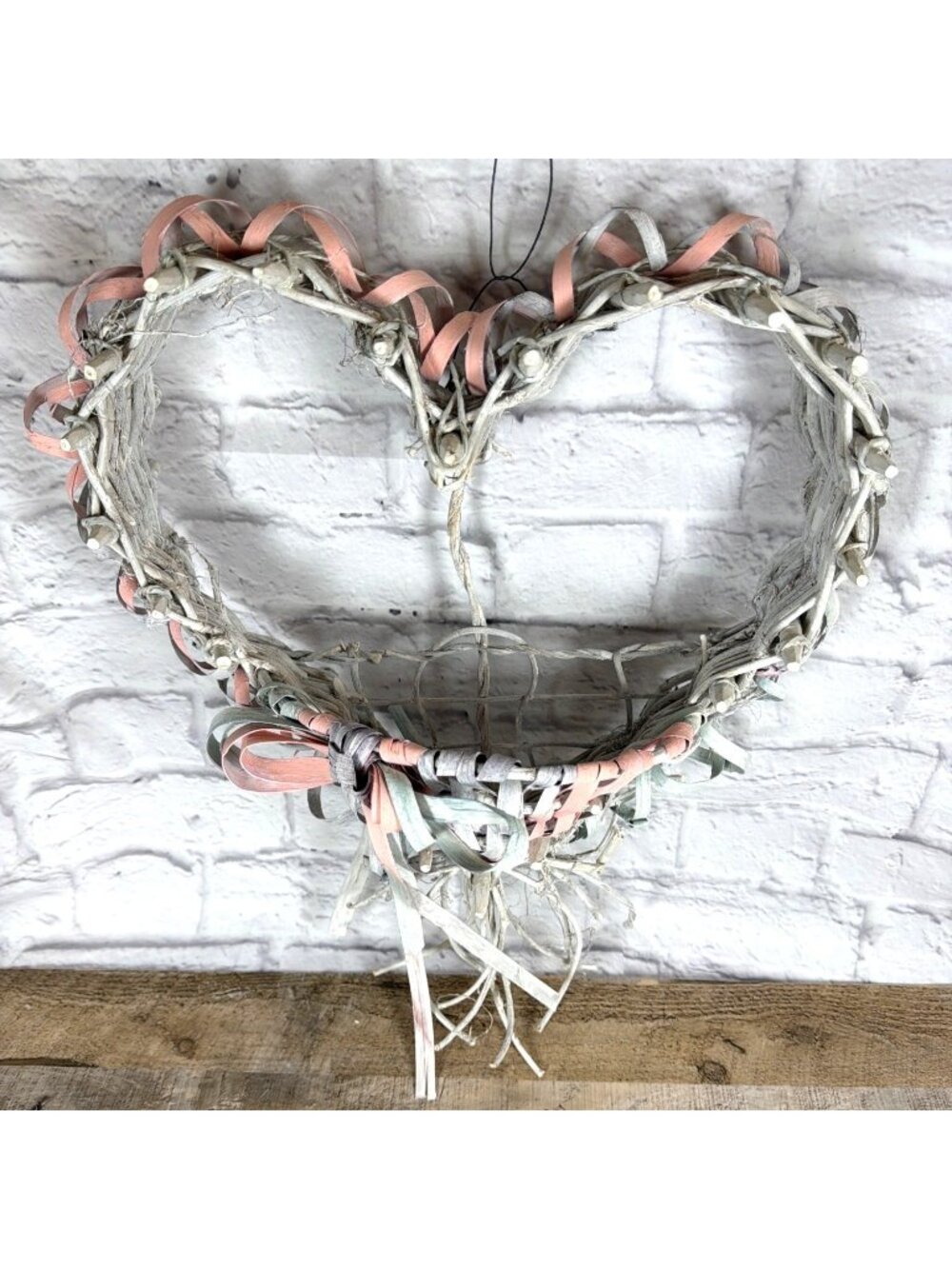 VTG Shabby Chic Cottage Core Wicker Heart Wall Basket Pink Floral Towel Holder - Picture 2 of 16